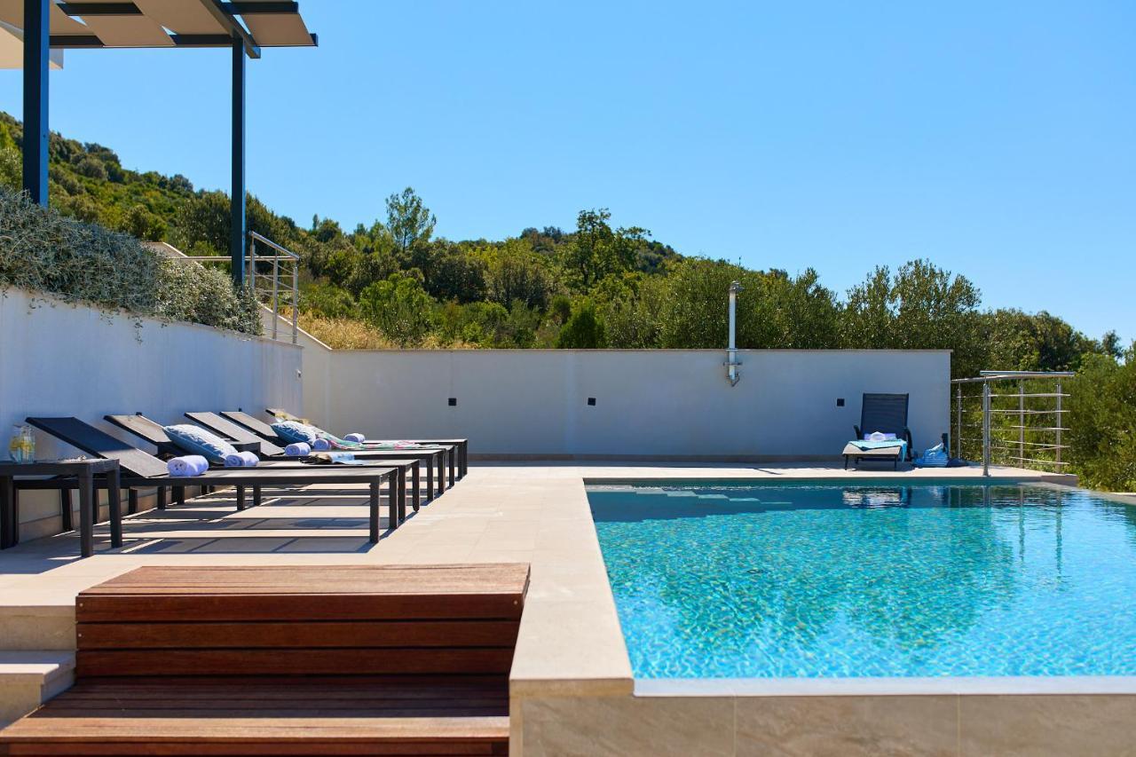 Hedera Estate, Villa Hedera XV 슬라노 외부 사진